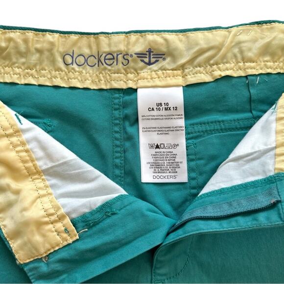 Dockers Women Green Mid Rise Chino Pockets 3” Everyday Shorts Size 10 NEW - Picture 2 of 13
